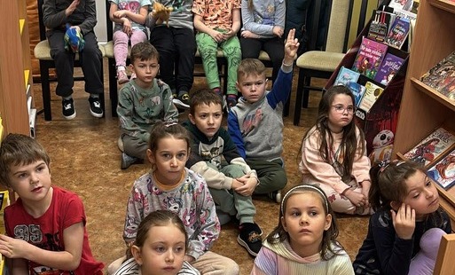 Zdjęcie do Zer&oacute;wka z wizytą  w bibliotece szkolnej