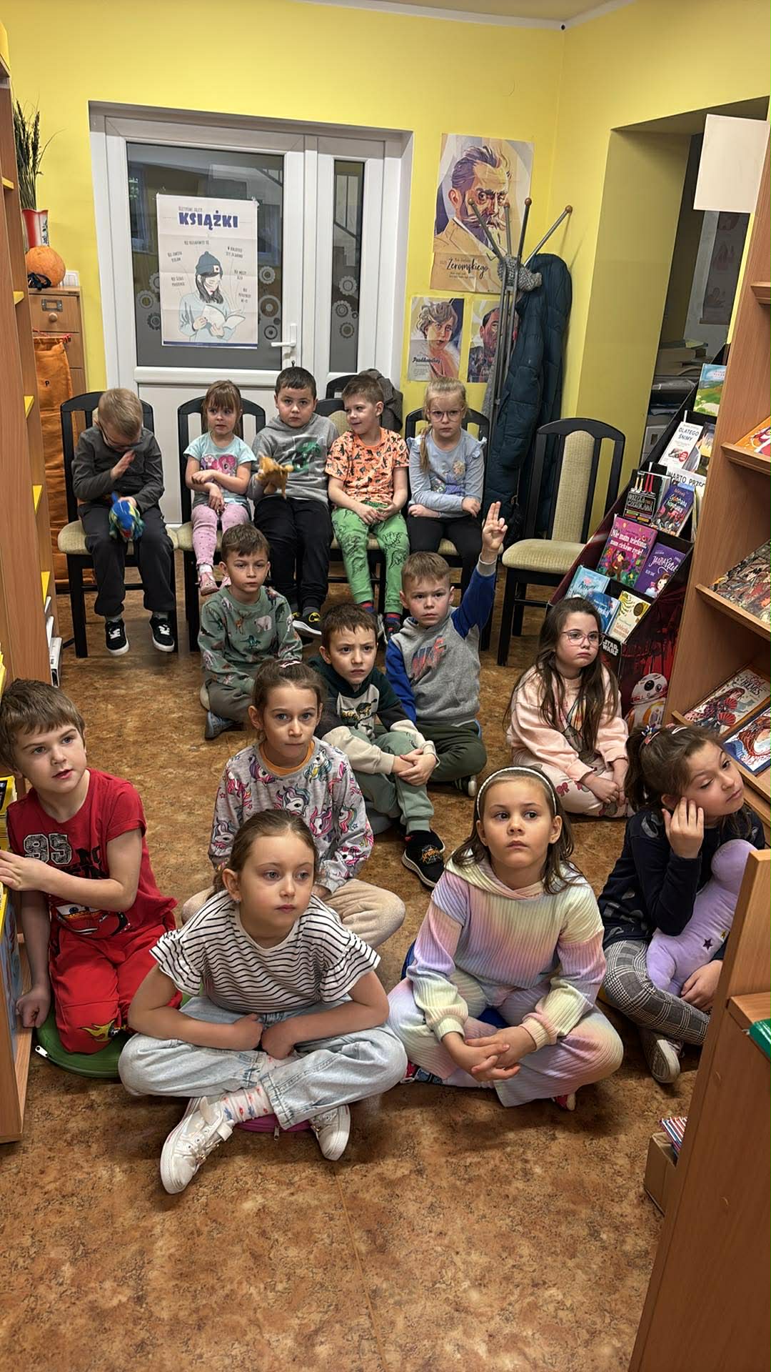 Zdjęcie do Zer&oacute;wka z wizytą  w bibliotece szkolnej
