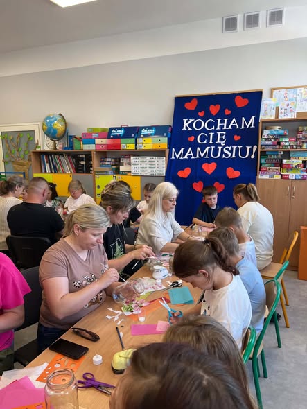 Zdjęcie do Dzień Matki w klasie 2